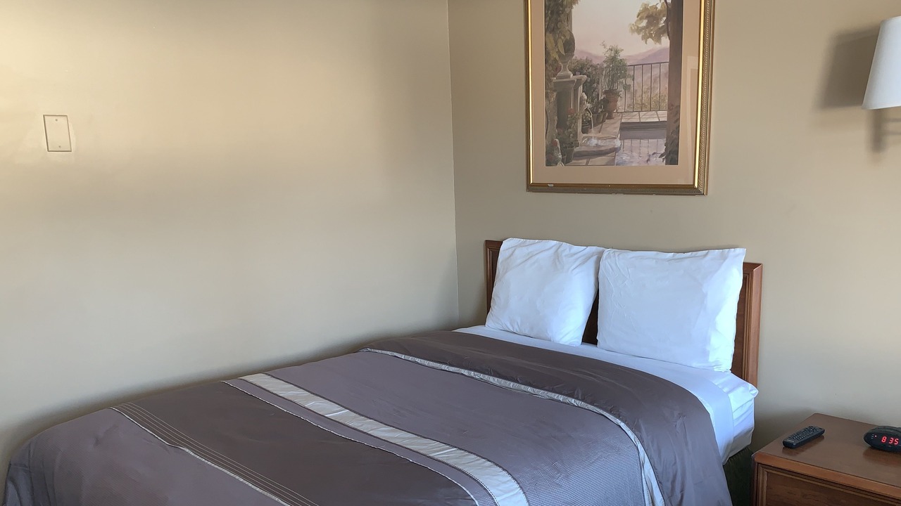 Photo of Bedroom in Lively