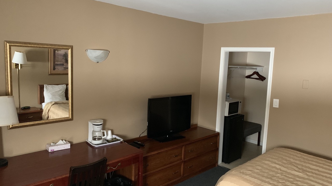 Photo of Bedroom in Lively