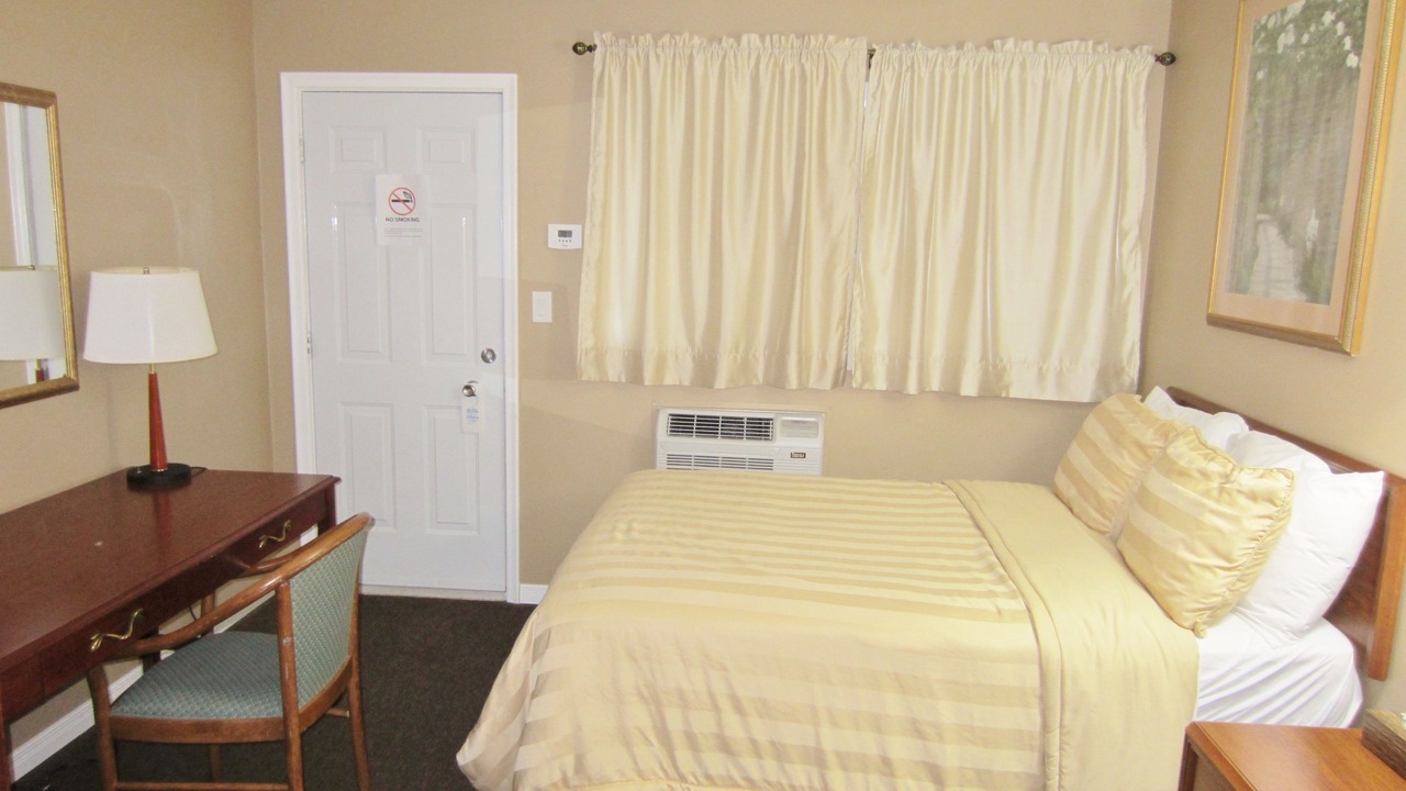 Photo of Bedroom in Lively