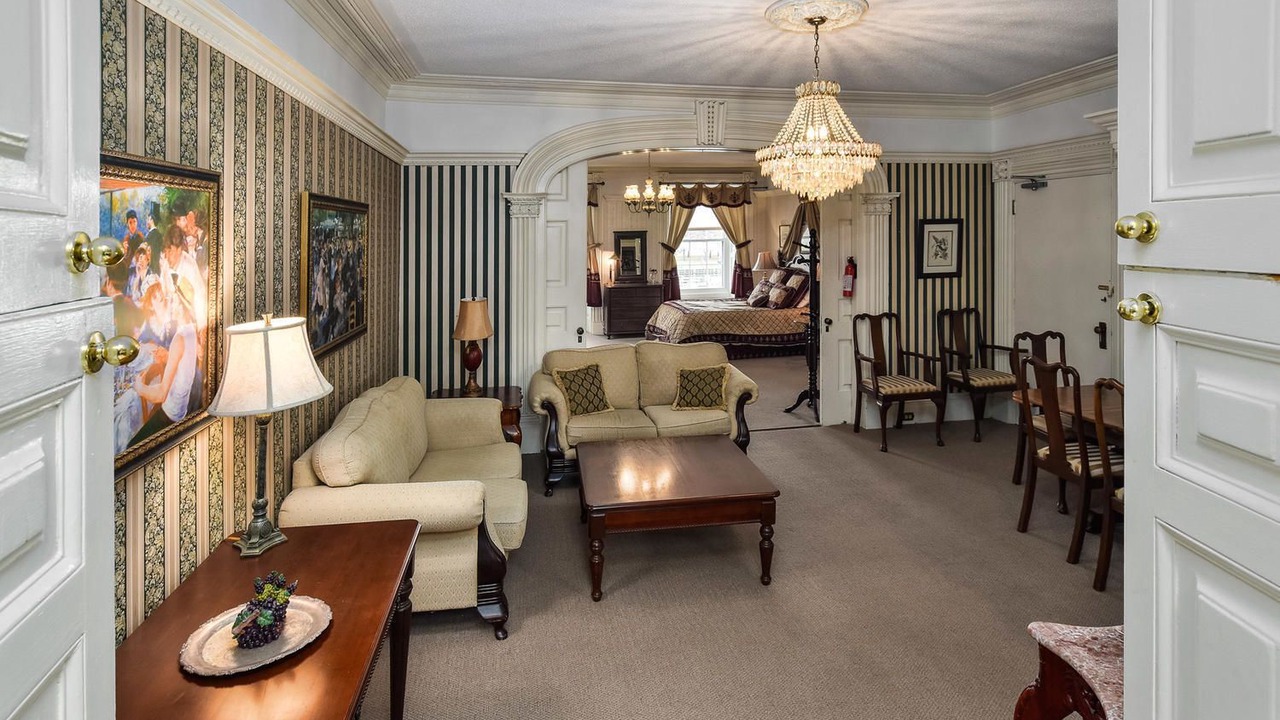 Photo of Livingroom in Brockville