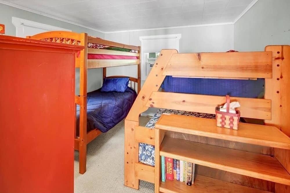 Photo of Bedroom in Hillman
