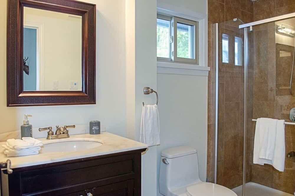 Photo of Bathroom in Carden