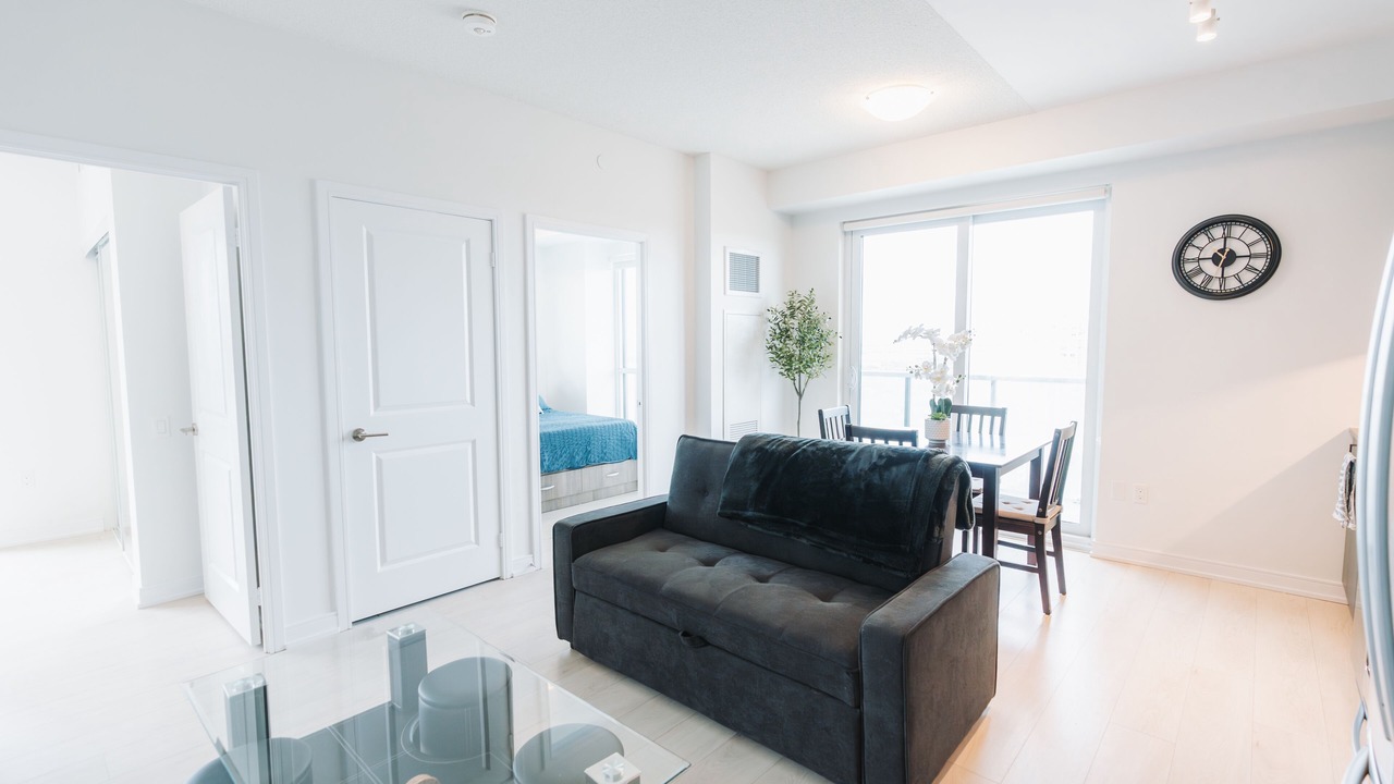 Photo of Livingroom in Hurontario