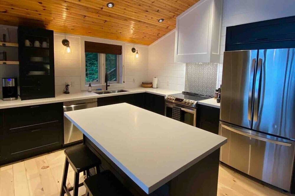 Photo of Kitchen in Dysart et al
