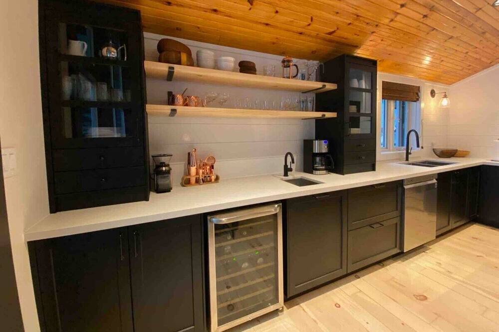 Photo of Kitchen in Dysart et al