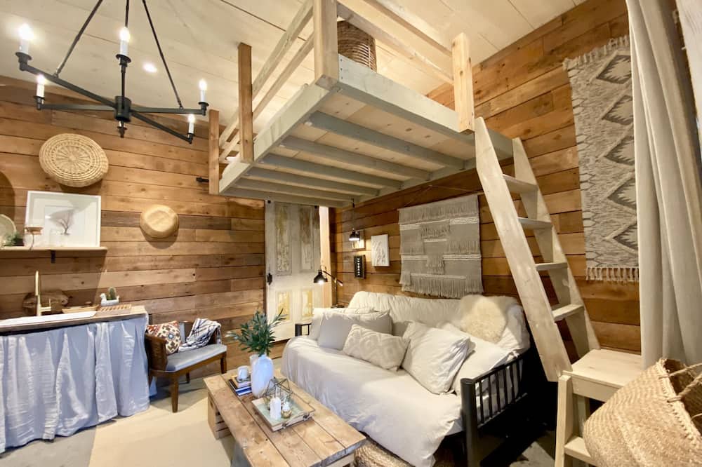 Photo of Livingroom in North Dundas