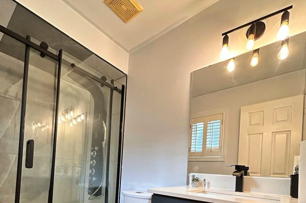 Photo of Bathroom in Meadowvale Village