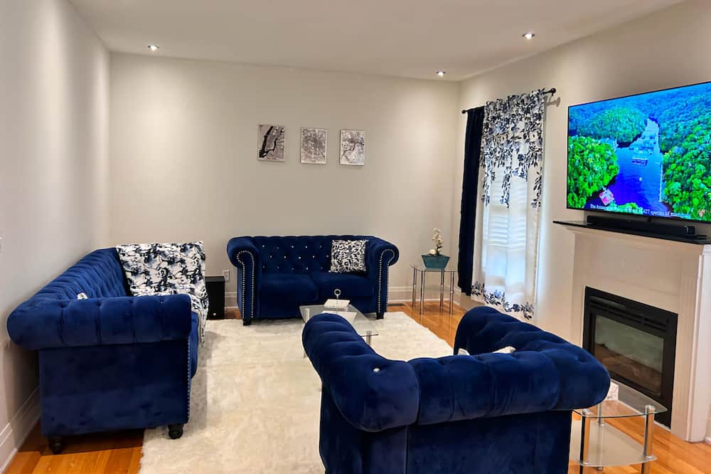Photo of Livingroom in Meadowvale Village