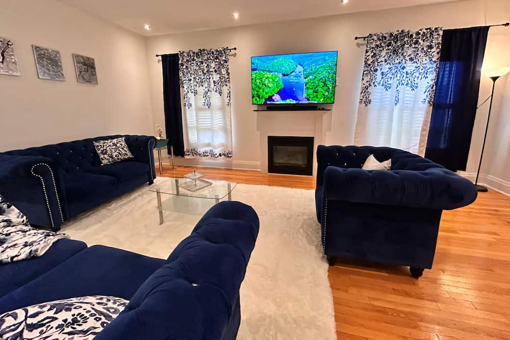 Photo of Livingroom in Meadowvale Village