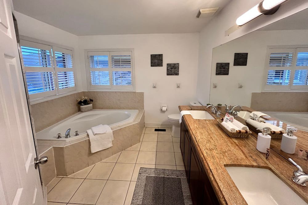 Photo of Bathroom in Meadowvale Village