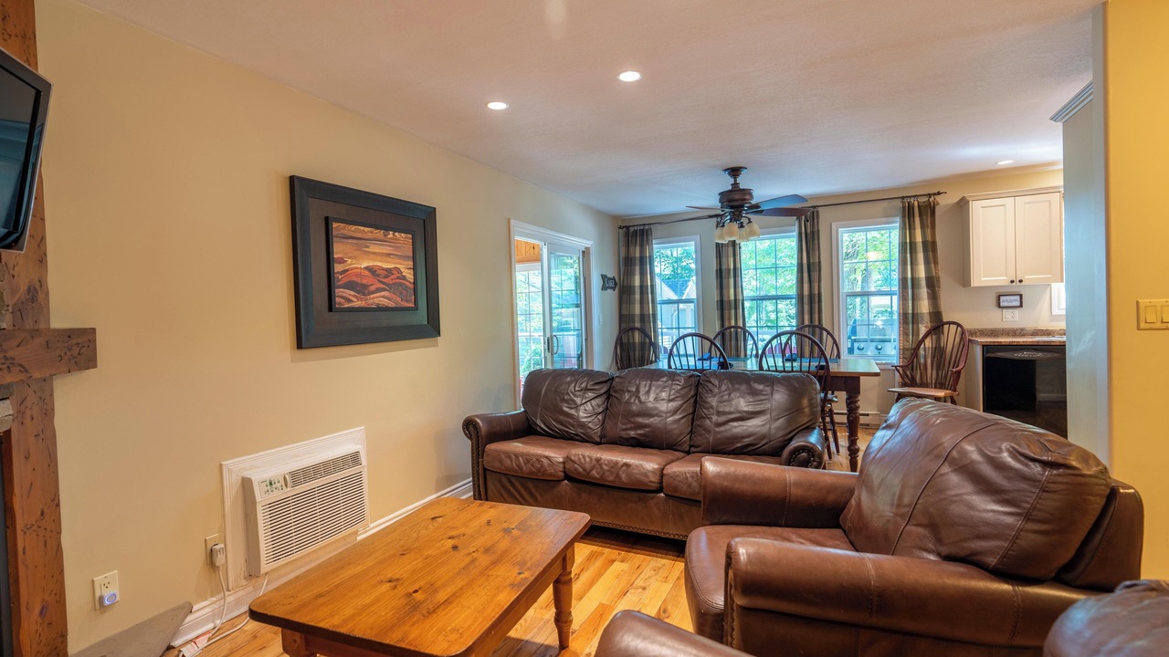 Photo of Livingroom in Lake of Bays
