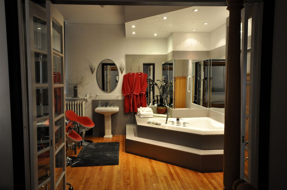 Photo of Bathroom in Downtown Ottawa
