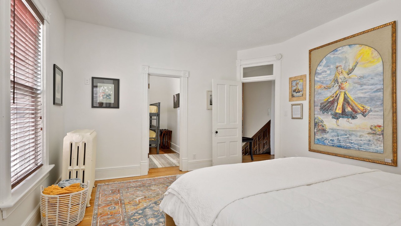 Photo of Bedroom in Summit - University