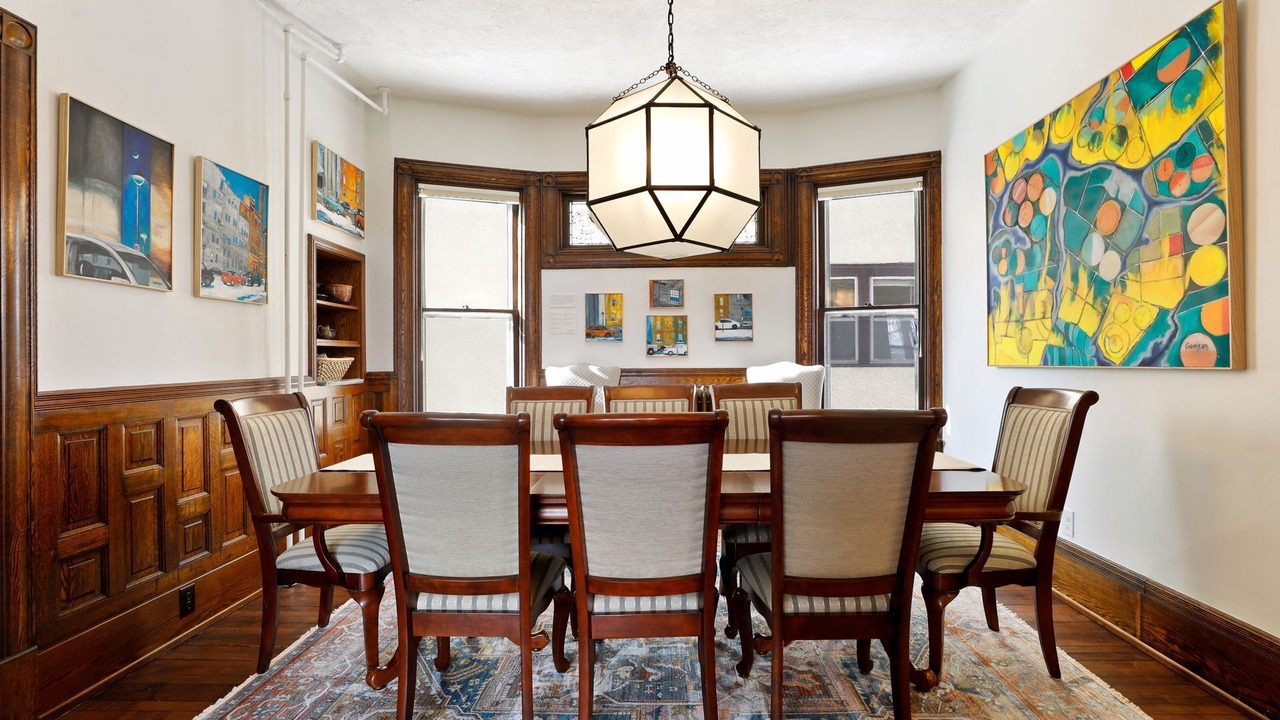 Photo of Livingroom in Summit - University
