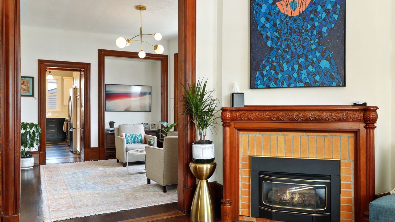 Photo of Livingroom in Summit - University