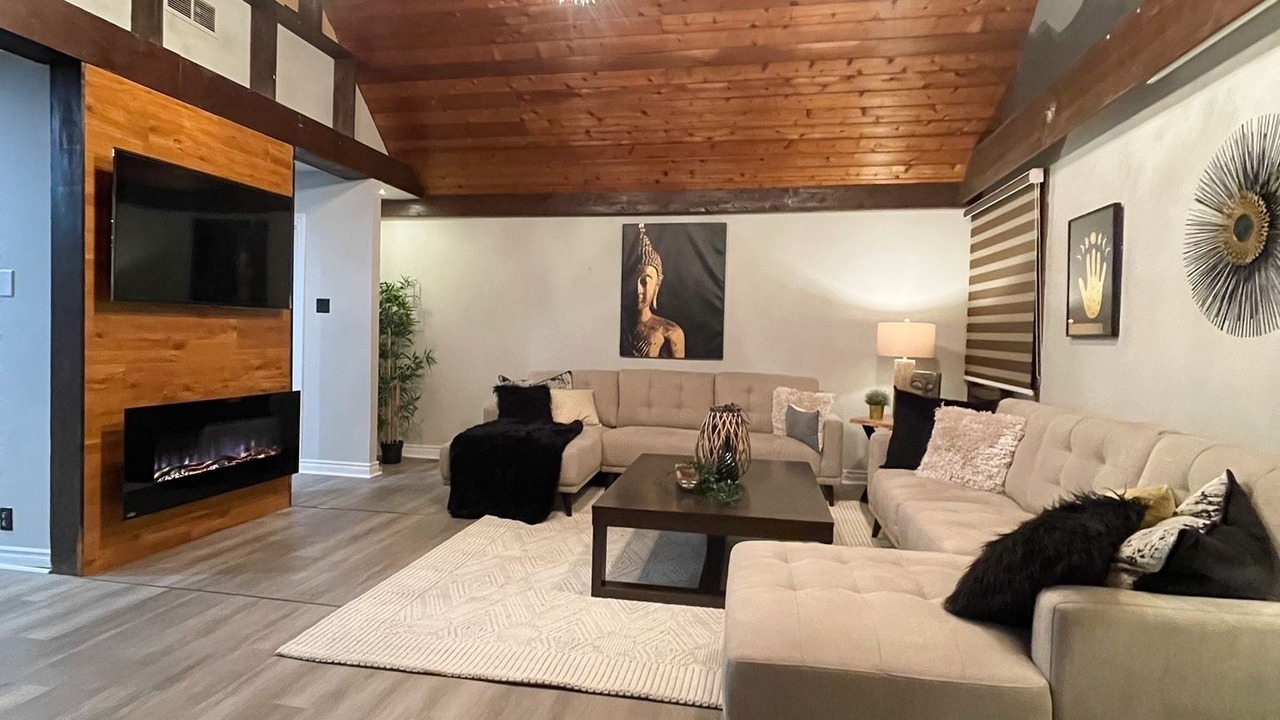 Photo of Livingroom in Ajax