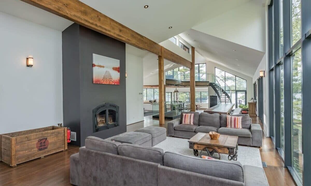 Photo of Livingroom in Utterson