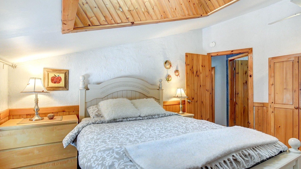 Photo of Bedroom in Marmora and Lake