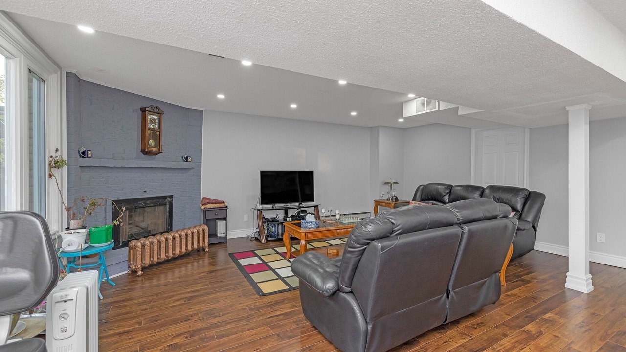 Photo of Livingroom in Central Erin Mills