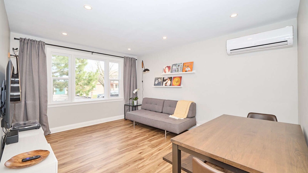 Photo of Livingroom in Thorold