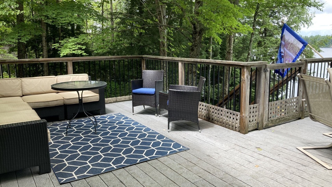 Photo of Patio Balcony in North Kawartha