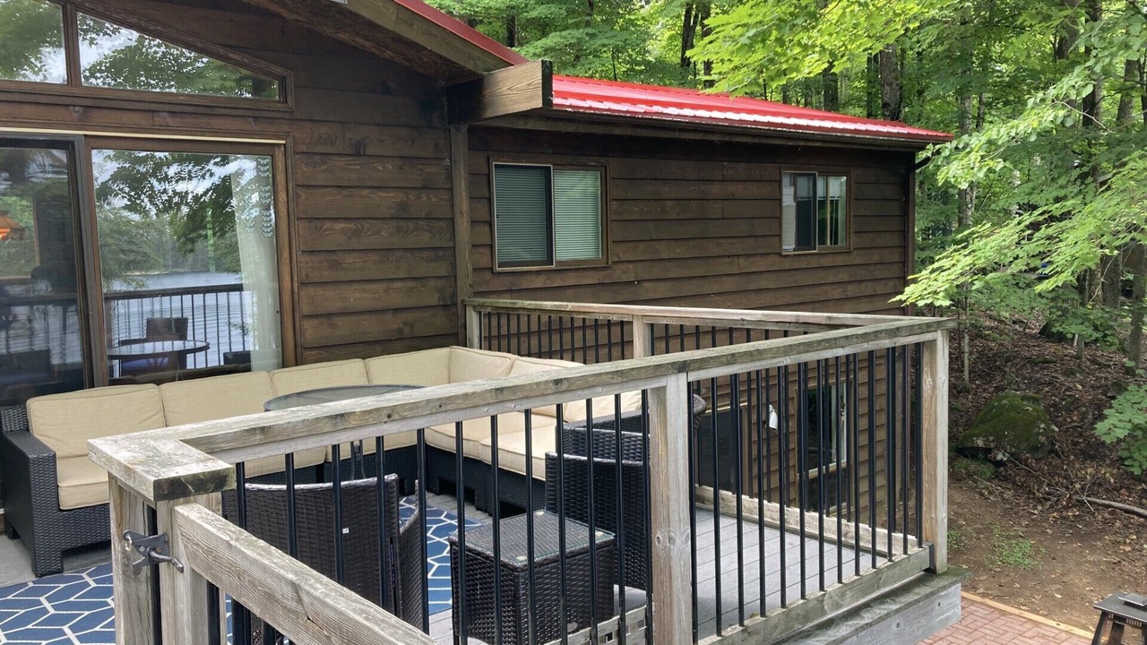 Photo of Patio Balcony in North Kawartha