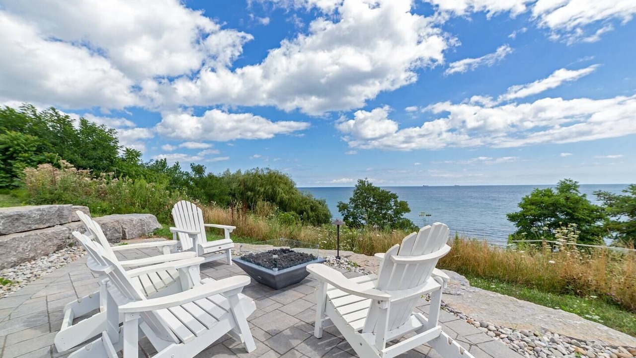 Photo of Livingroom in Port Dover