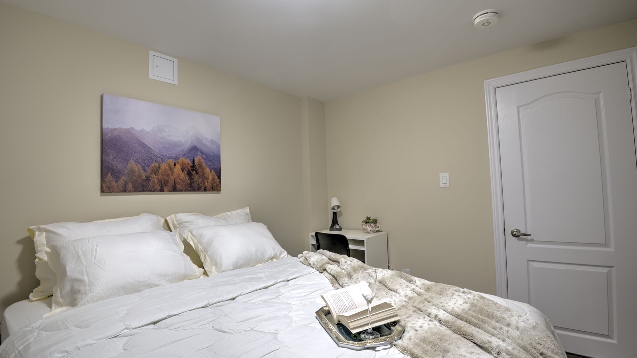 Photo of Bedroom in Erin Mills
