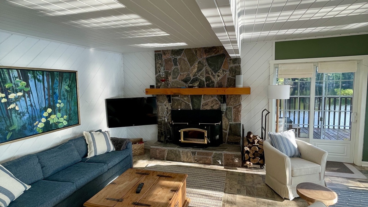 Photo of Livingroom in Muskoka Lakes