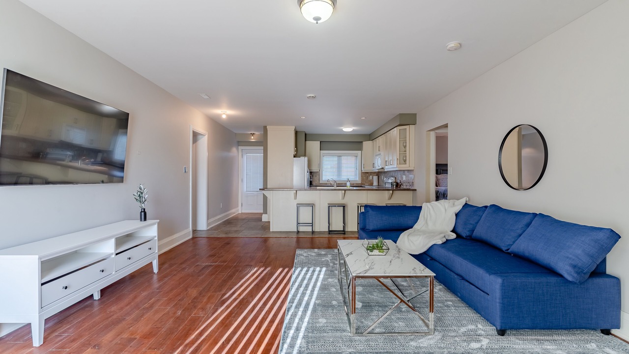 Photo of Livingroom in Mono