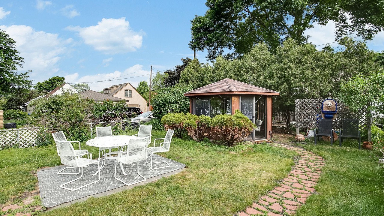 Photo of Outdoor in Macalester - Groveland