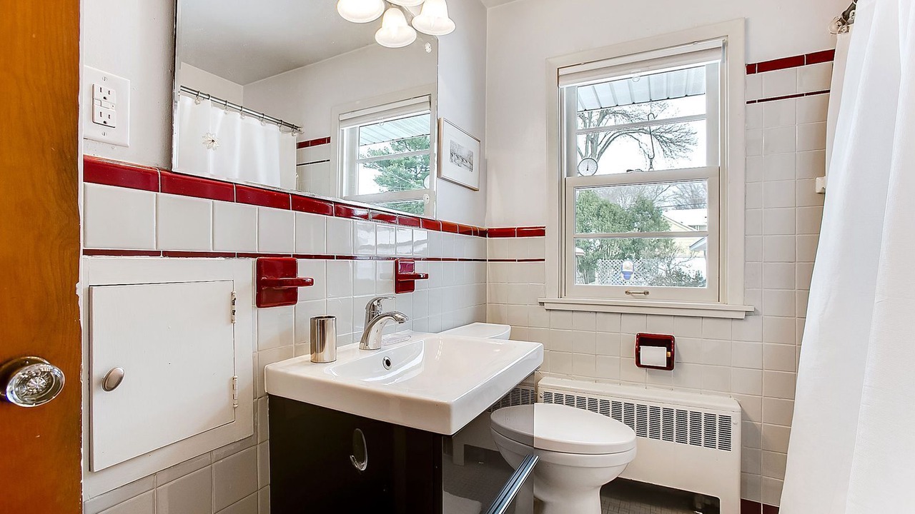 Photo of Bathroom in Macalester - Groveland
