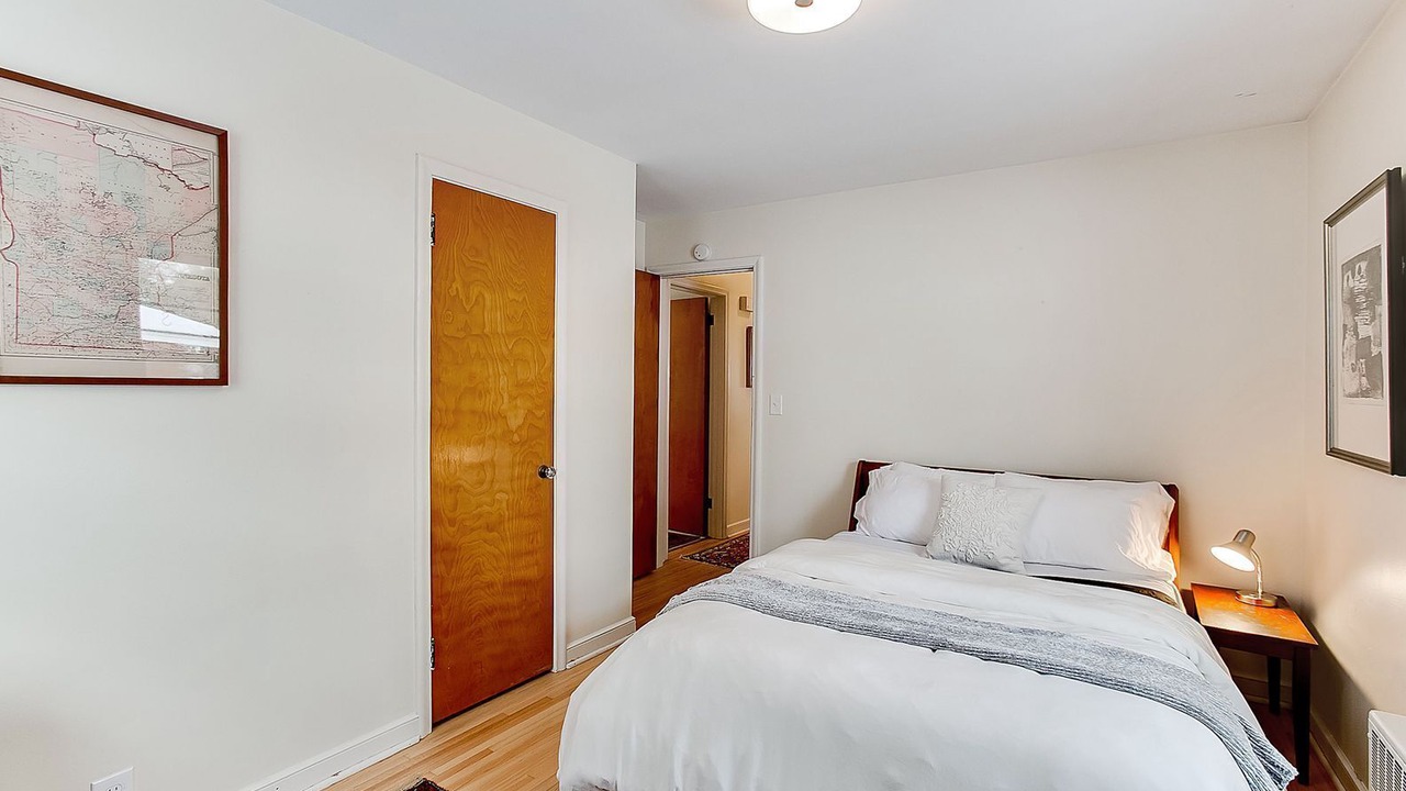 Photo of Bedroom in Macalester - Groveland