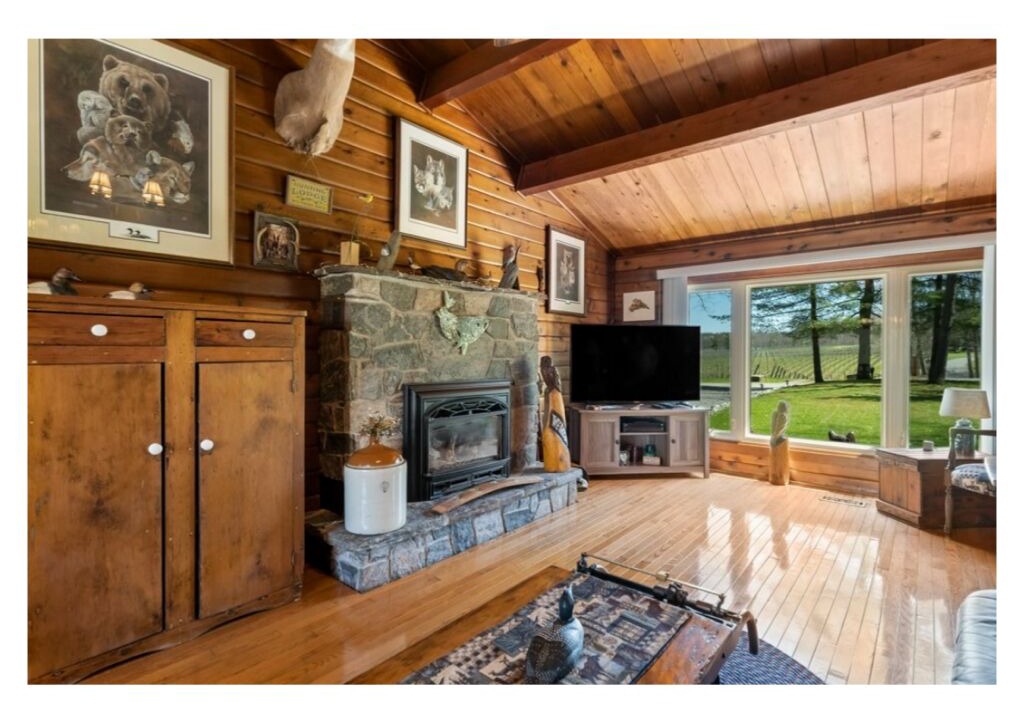 Photo of Livingroom in Beamsville