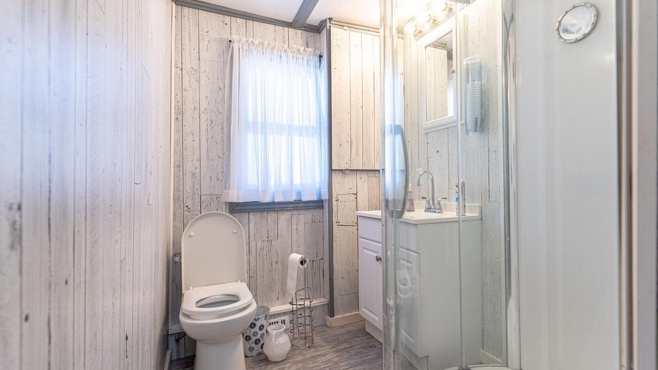 Photo of Bathroom in East Garafraxa
