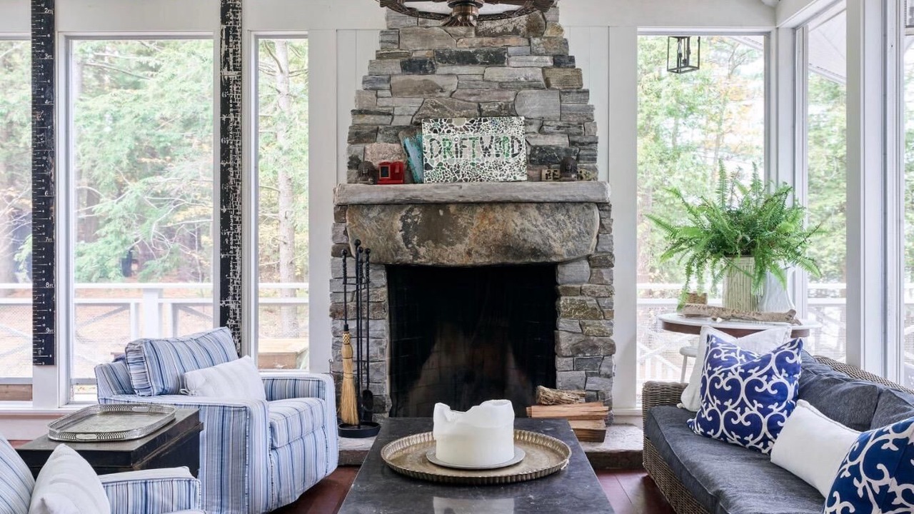 Photo of Livingroom in Port Carling