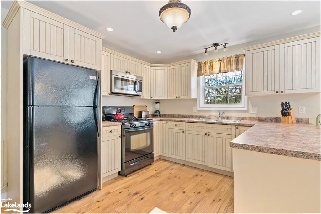 Photo of Kitchen in Lake of Bays