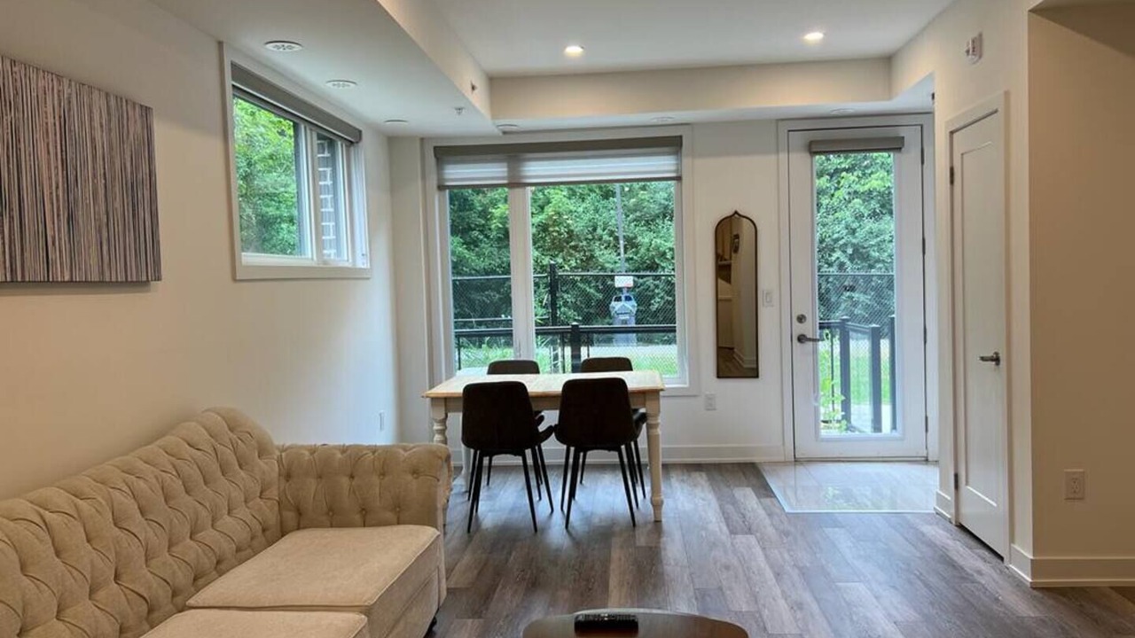 Photo of Livingroom in Erin Mills