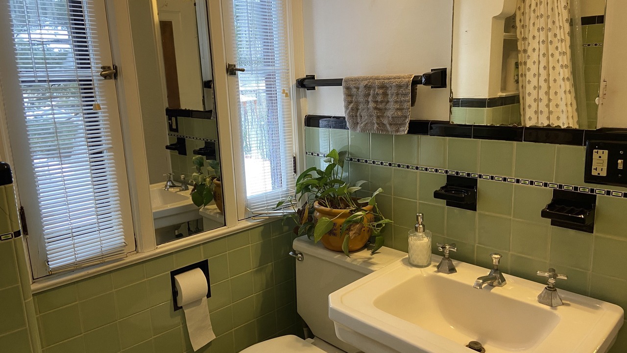 Photo of Bathroom in Victory