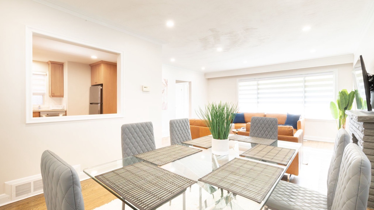 Photo of Livingroom in Willowdale