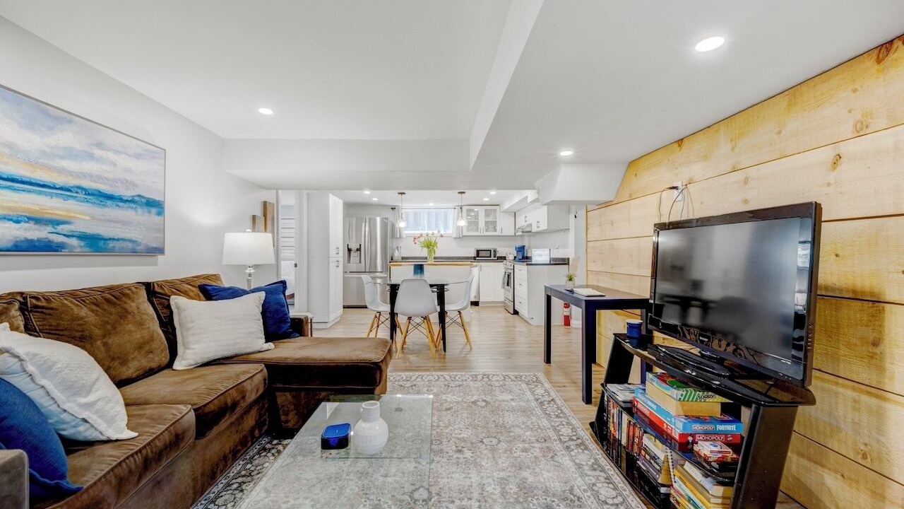Photo of Livingroom in Halton Regional Municipality