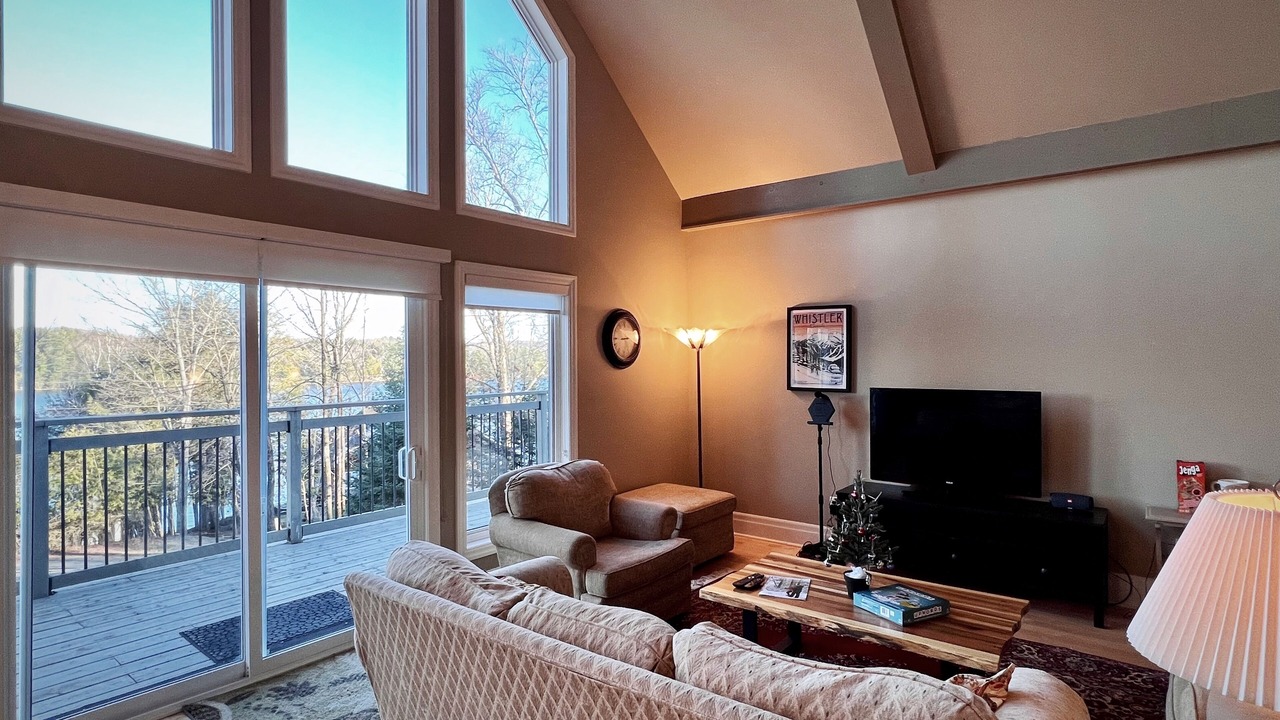 Photo of Livingroom in Haliburton