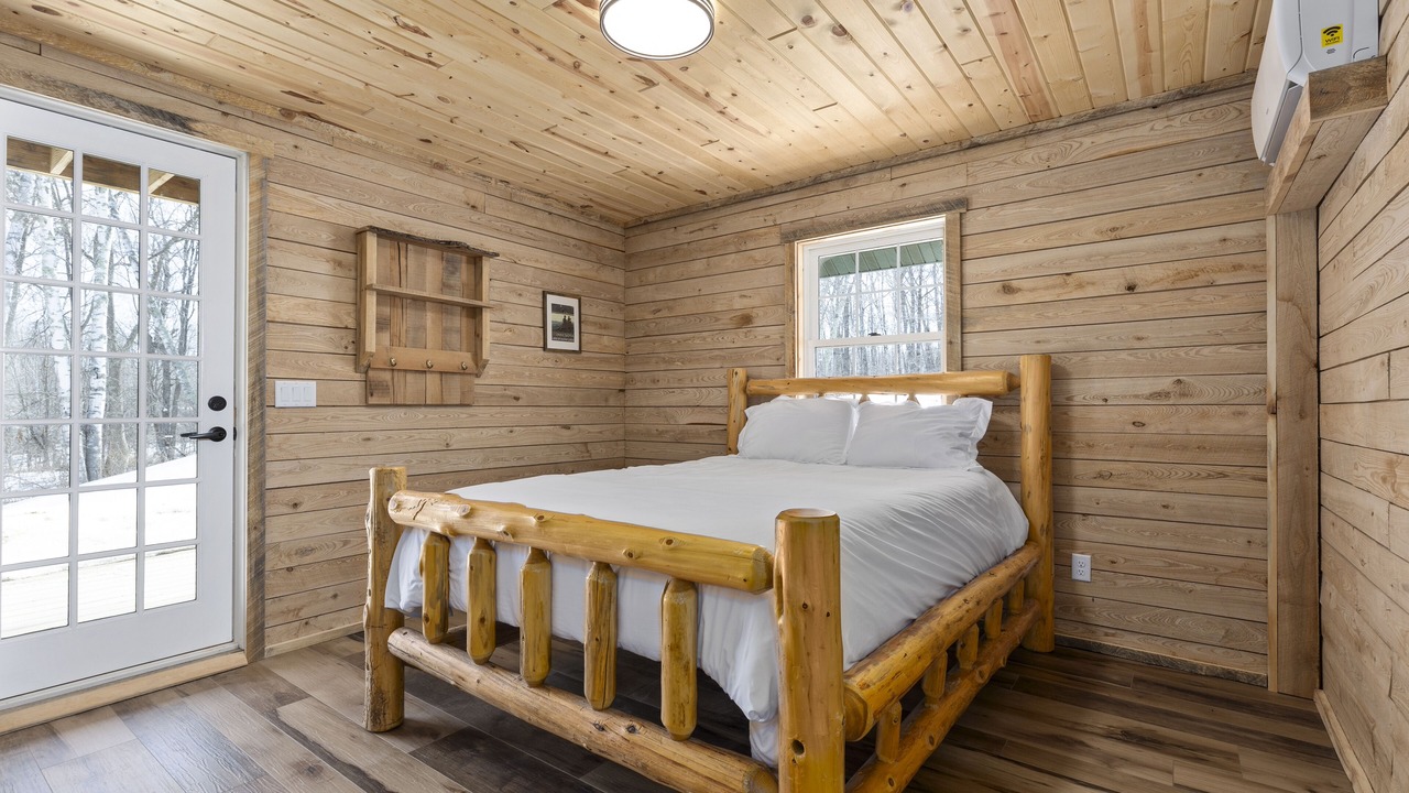 Photo of Bedroom in Longville