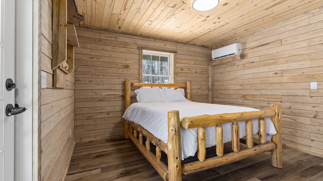 Photo of Bedroom in Longville