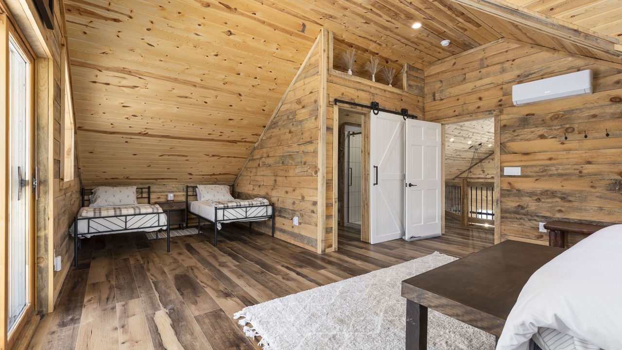 Photo of Bedroom in Longville