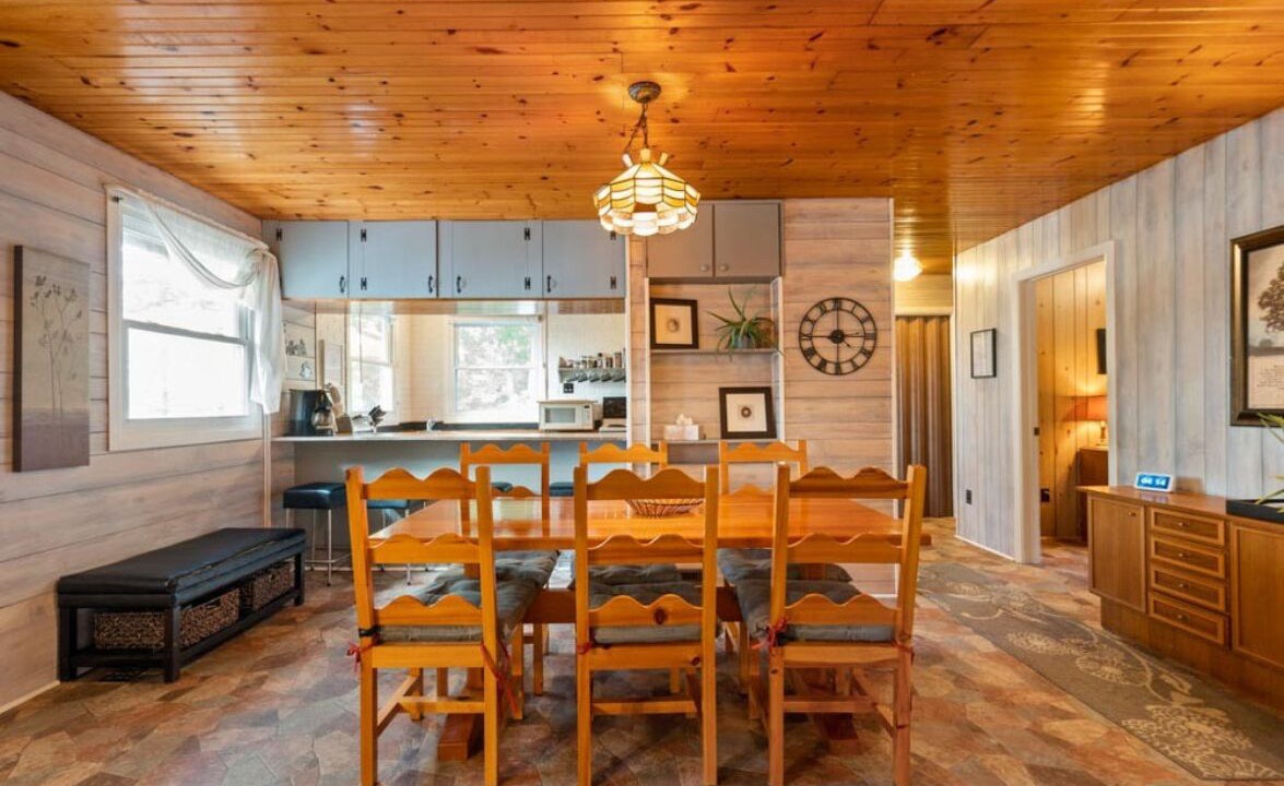 Photo of Livingroom in North Frontenac