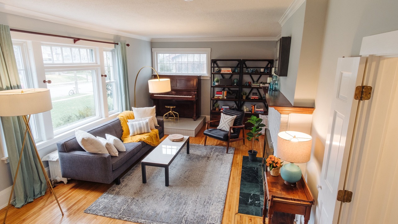 Photo of Livingroom in Lynnhurst