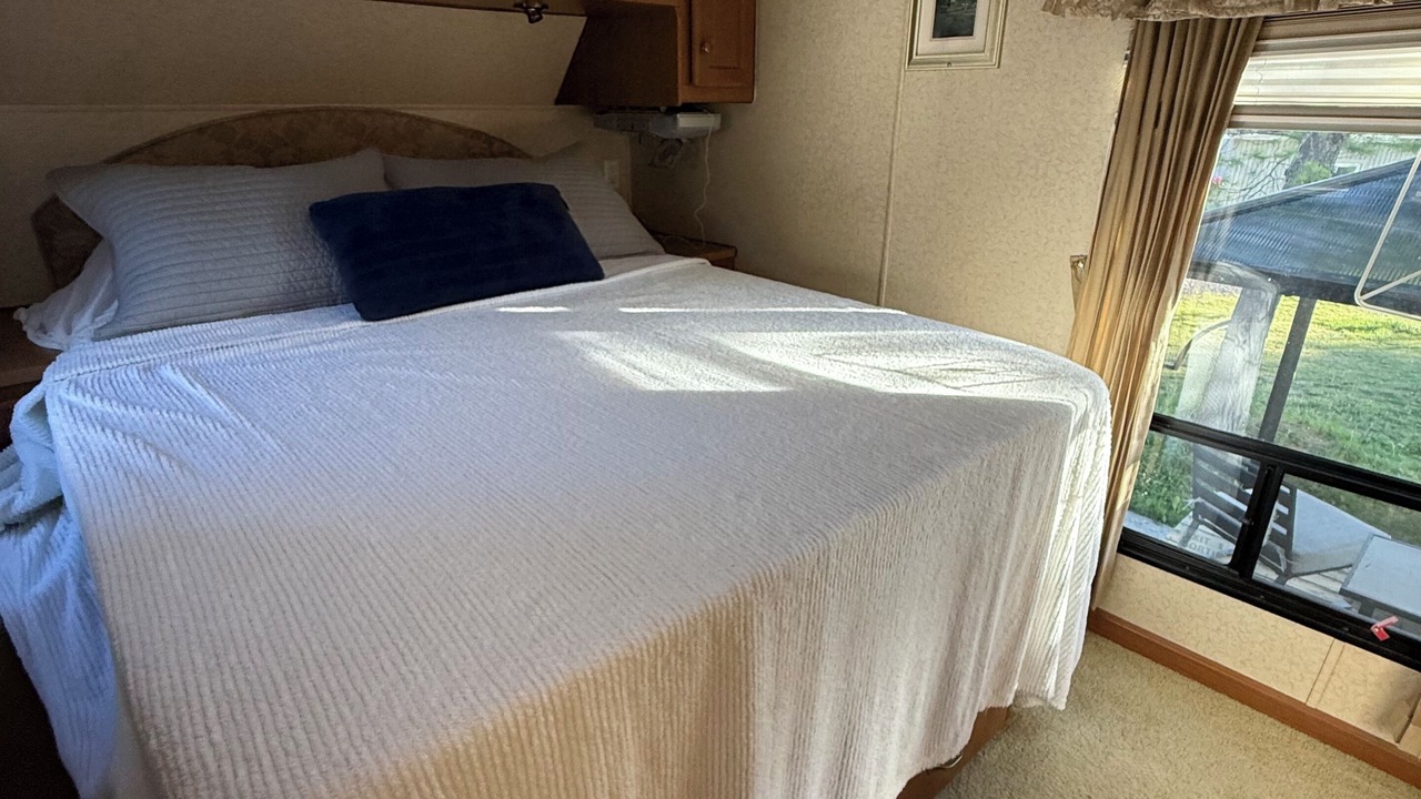 Photo of Bedroom in Victoria Harbour
