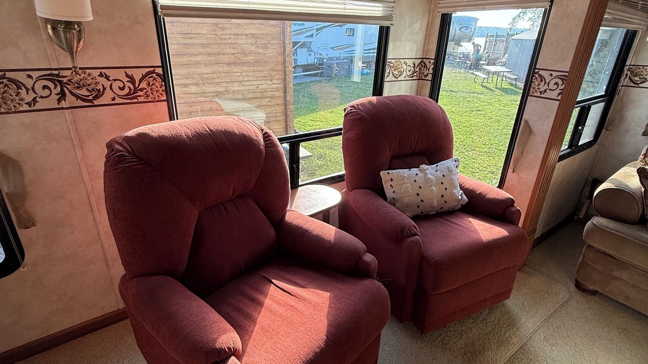 Photo of Livingroom in Victoria Harbour