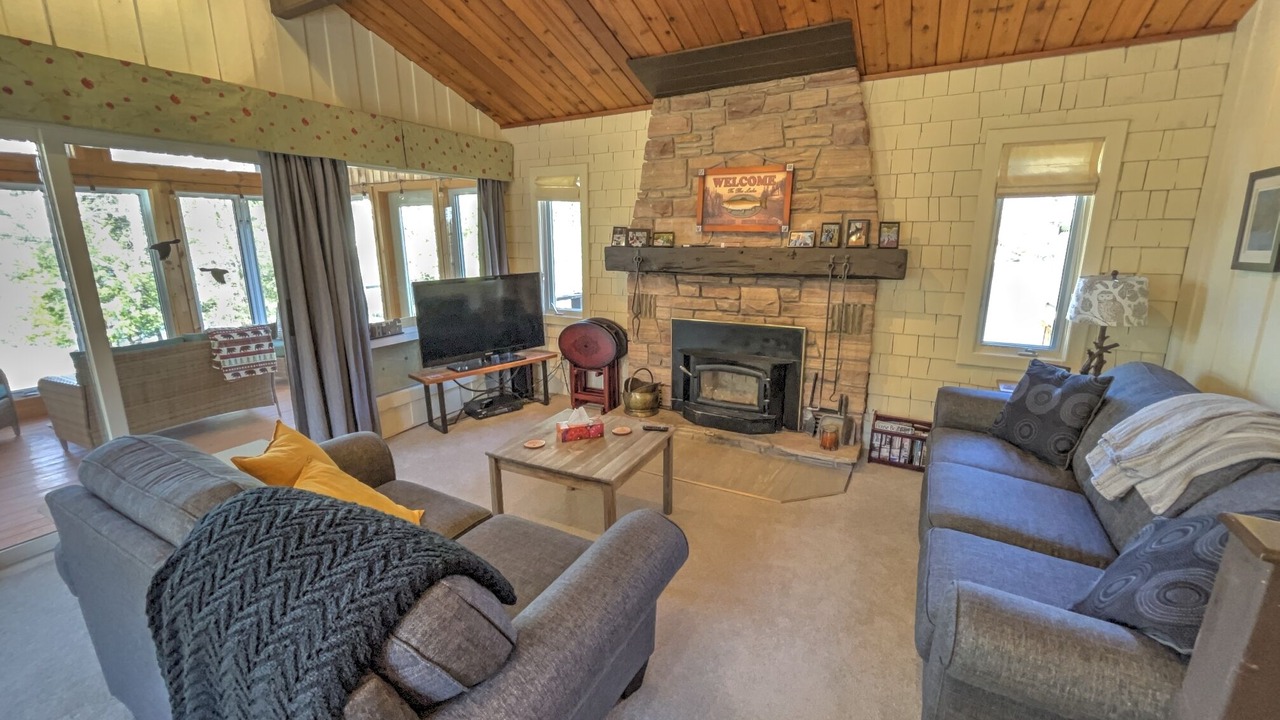 Photo of Livingroom in Rideau Lakes